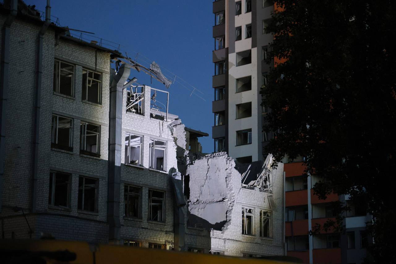 Dieses Gebäude in der ukrainischen Hauptstadt Kiew wurde während eines nächtlichen russischen Angriffs von einer Drohne beschädigt.