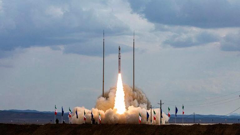 Iran: Ein Ghaem-100-Satellit beim Start. Iran: Ein Ghaem-100-Satellit beim Start.
