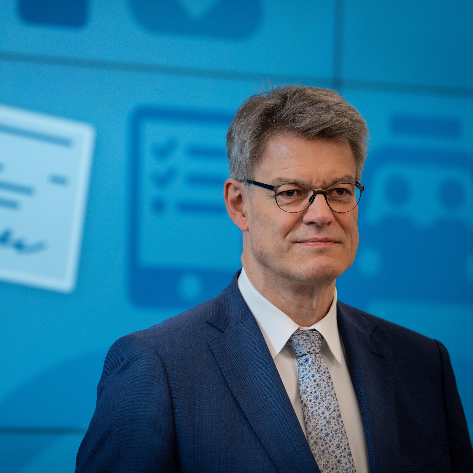 Führerscheinreform - Verkehrsminister rechnet mit sinkenden Kosten