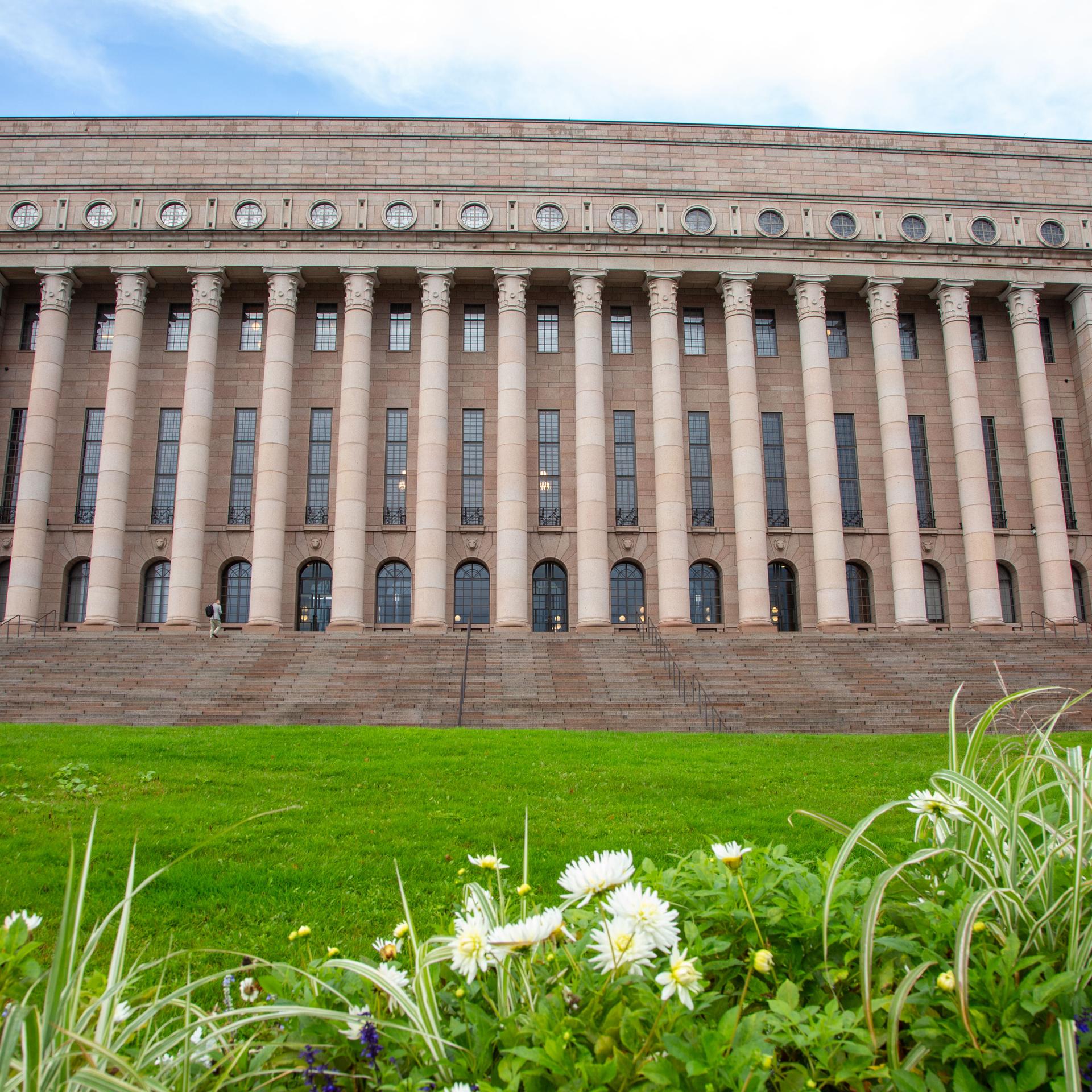 Außenansicht des Parlaments in Helsinki, Finnland 
