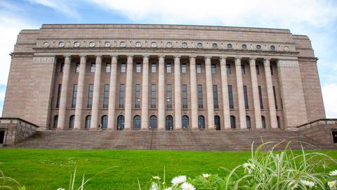 Außenansicht des Parlaments in Helsinki, Finnland 