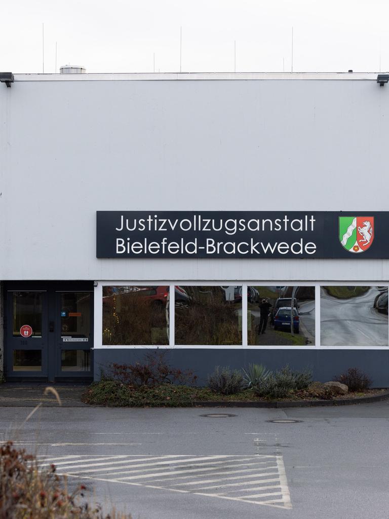 Blick auf den Eingang der Justizvollzugsanstalt Bielefeld-Brackwede.