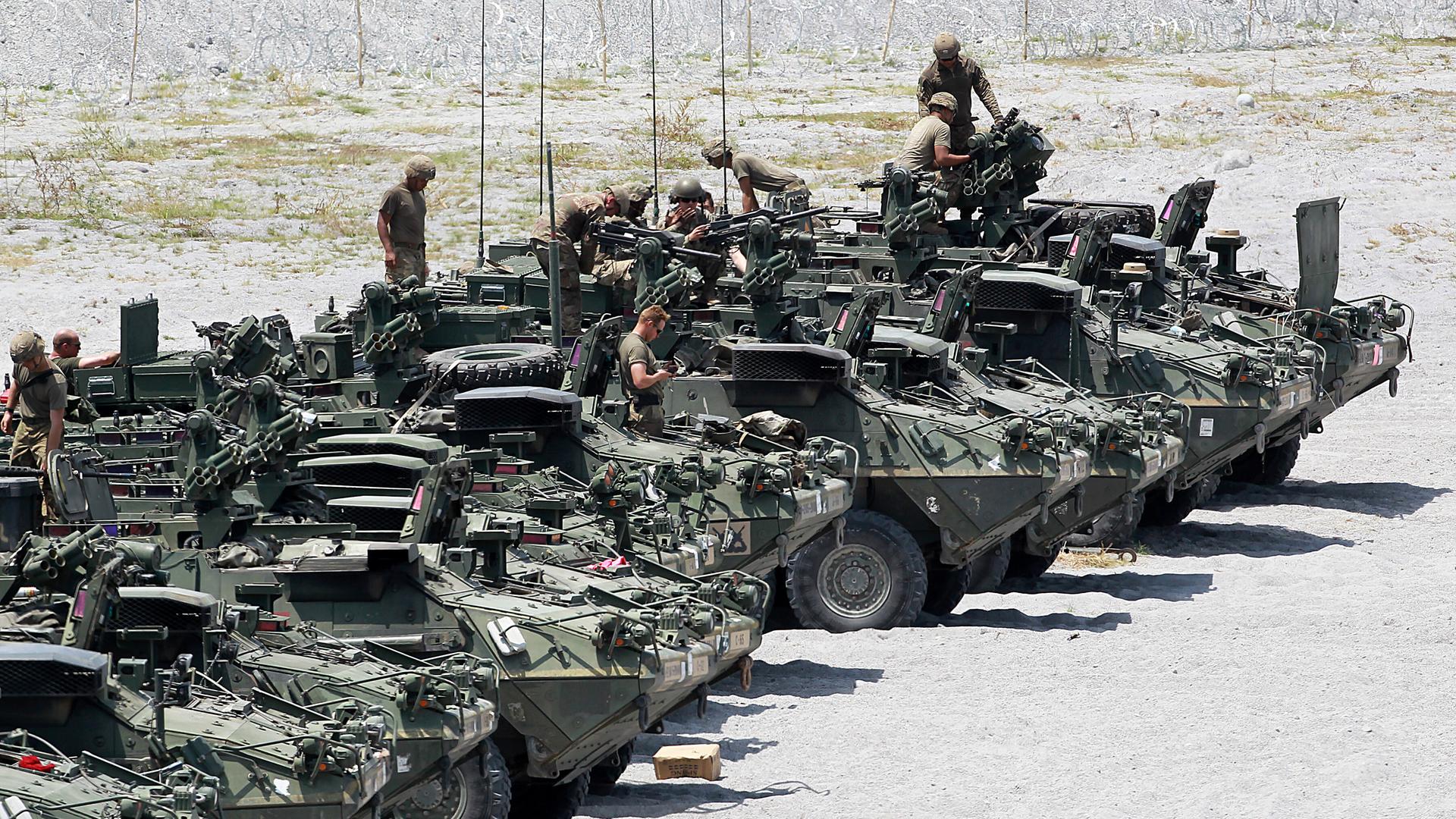 Archivbild von 2019 zeigt ein gemeinsames Manöver von Streitkräften der USA und Philippinen: Panzer stehen in einer Reihe. Archivbild von 2019 zeigt ein gemeinsames Manöver von Streitkräften der USA und Philippinen: Panzer stehen in einer Reihe.