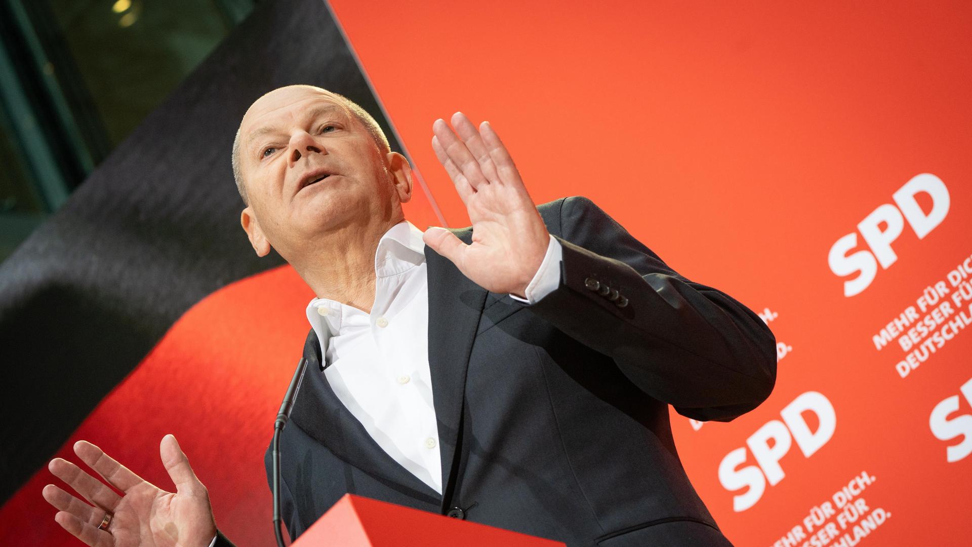 Bundeskanzler und Kanzlerkandidat Olaf Scholz gibt im Willy-Brandt-Haus ein Pressestatement 