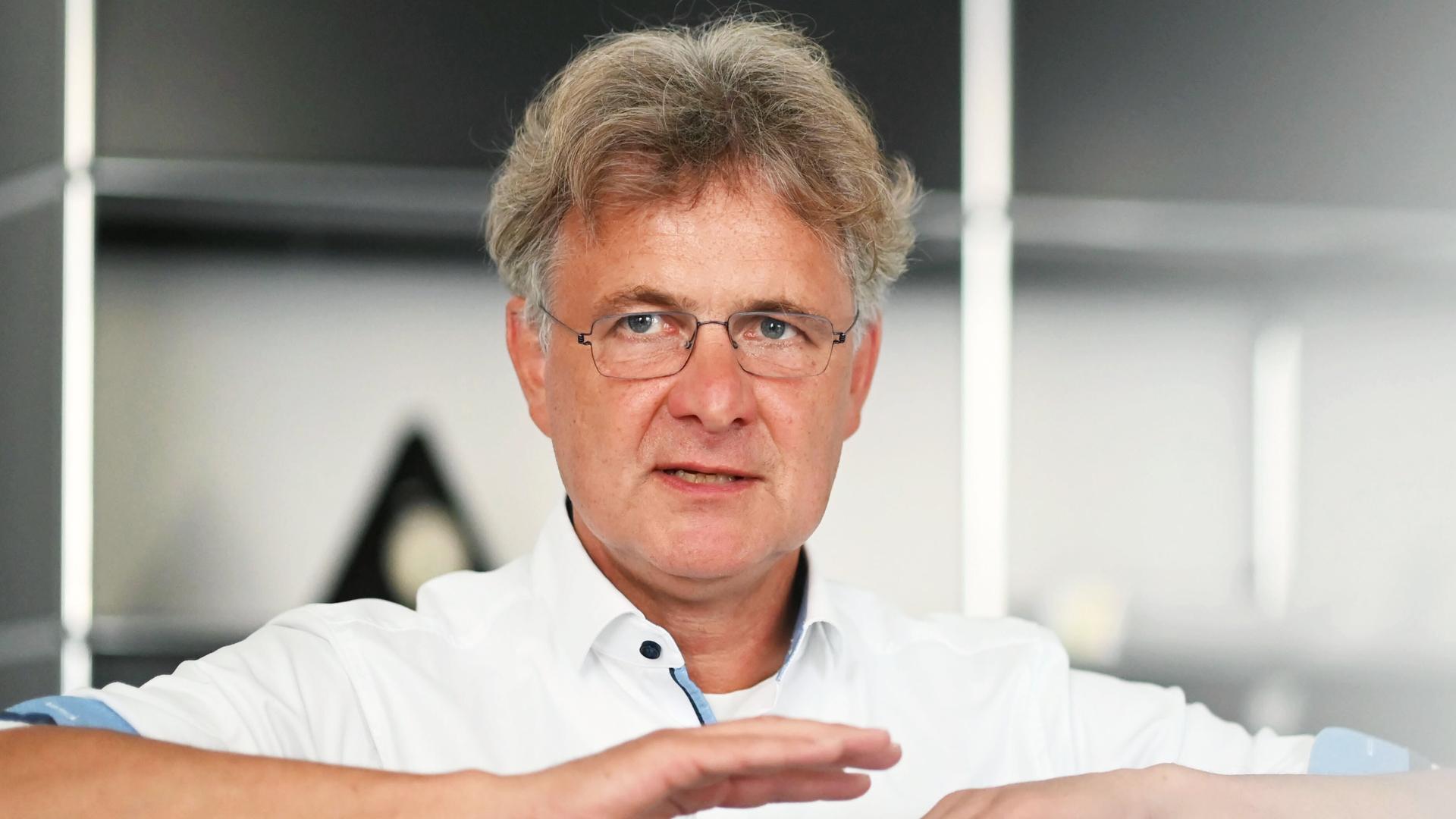 Frank Mentrup (SPD), Oberbürgermeister von Karlsruhe und Präsident des baden-württembergischen Städtetags, gestikuliert. Frank Mentrup (SPD), Oberbürgermeister von Karlsruhe und Präsident des baden-württembergischen Städtetags, gestikuliert.