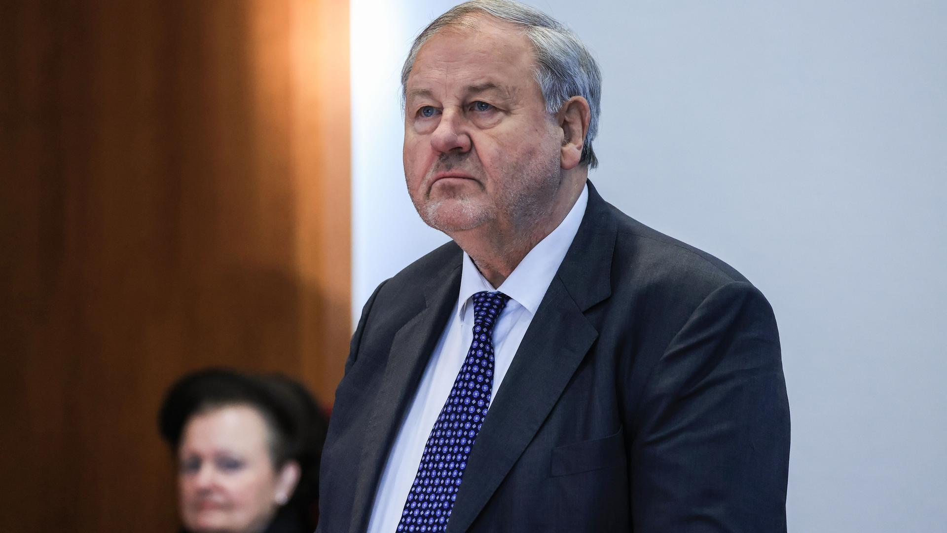 Hanno Berger, Steueranwalt, vor der Urteilsverkündung im Gerichtssaal.