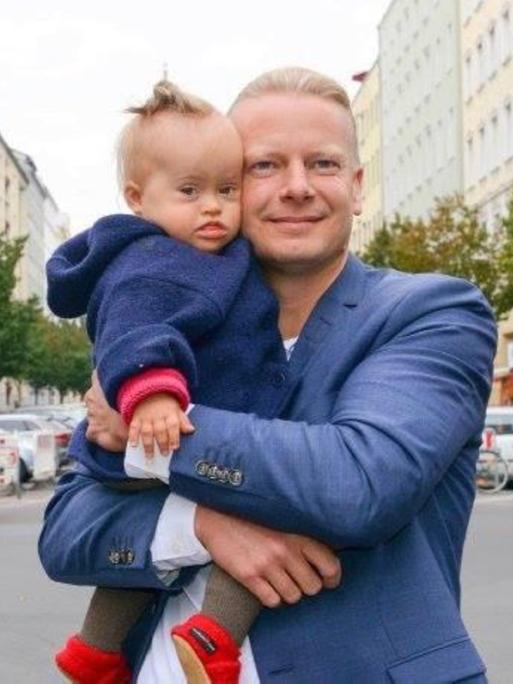 Matthias Thieme und seine Tochter vor einigen Jahren in den Straßen von Berlin.