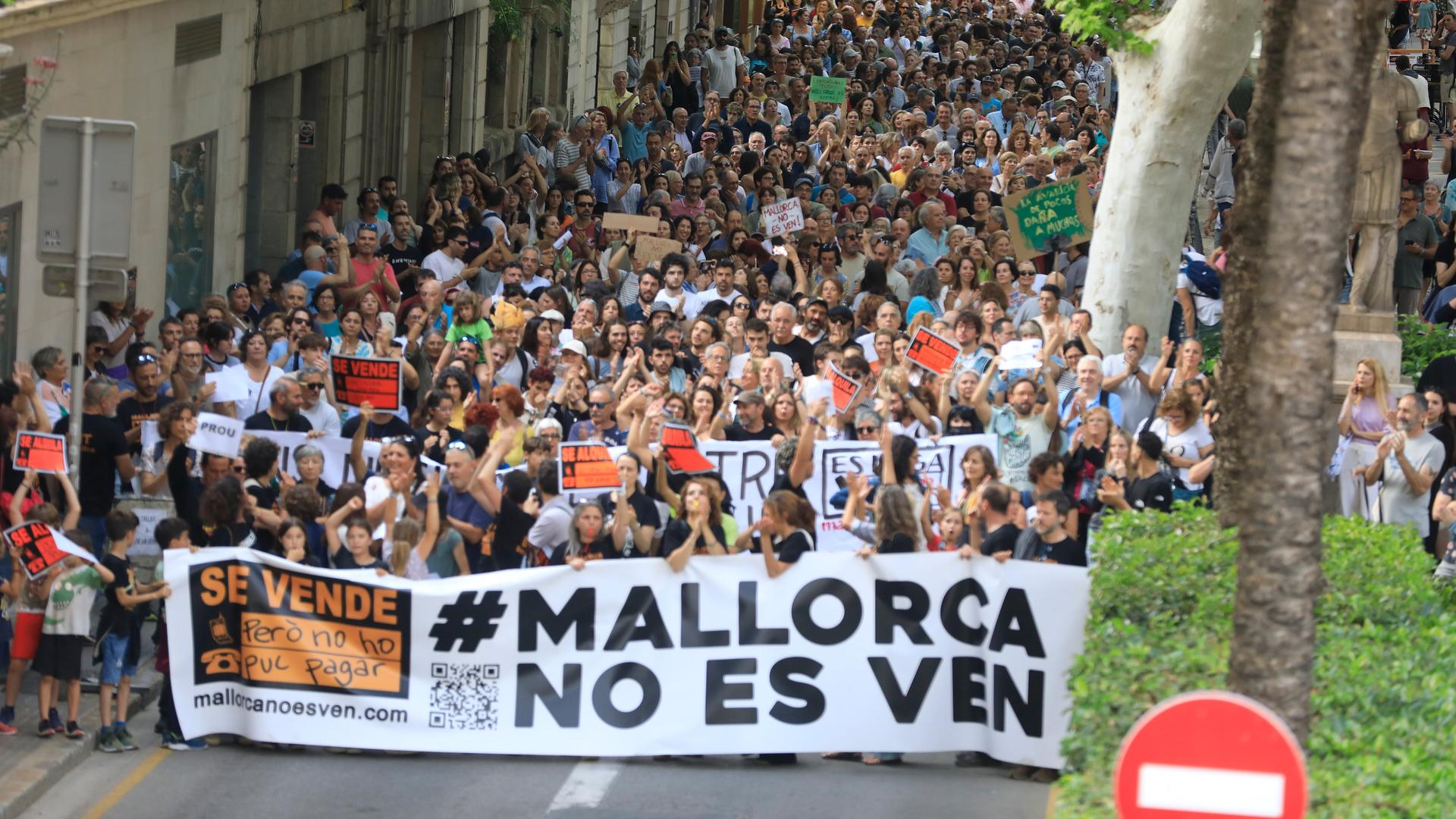Mallorquiner bei einer Demonstration gegen den Massentourismus.