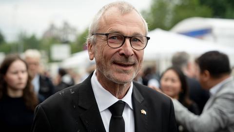 Volker Beck im Porträt. Er trägt eine Brille und lächelt in Richtung des Betrachters.