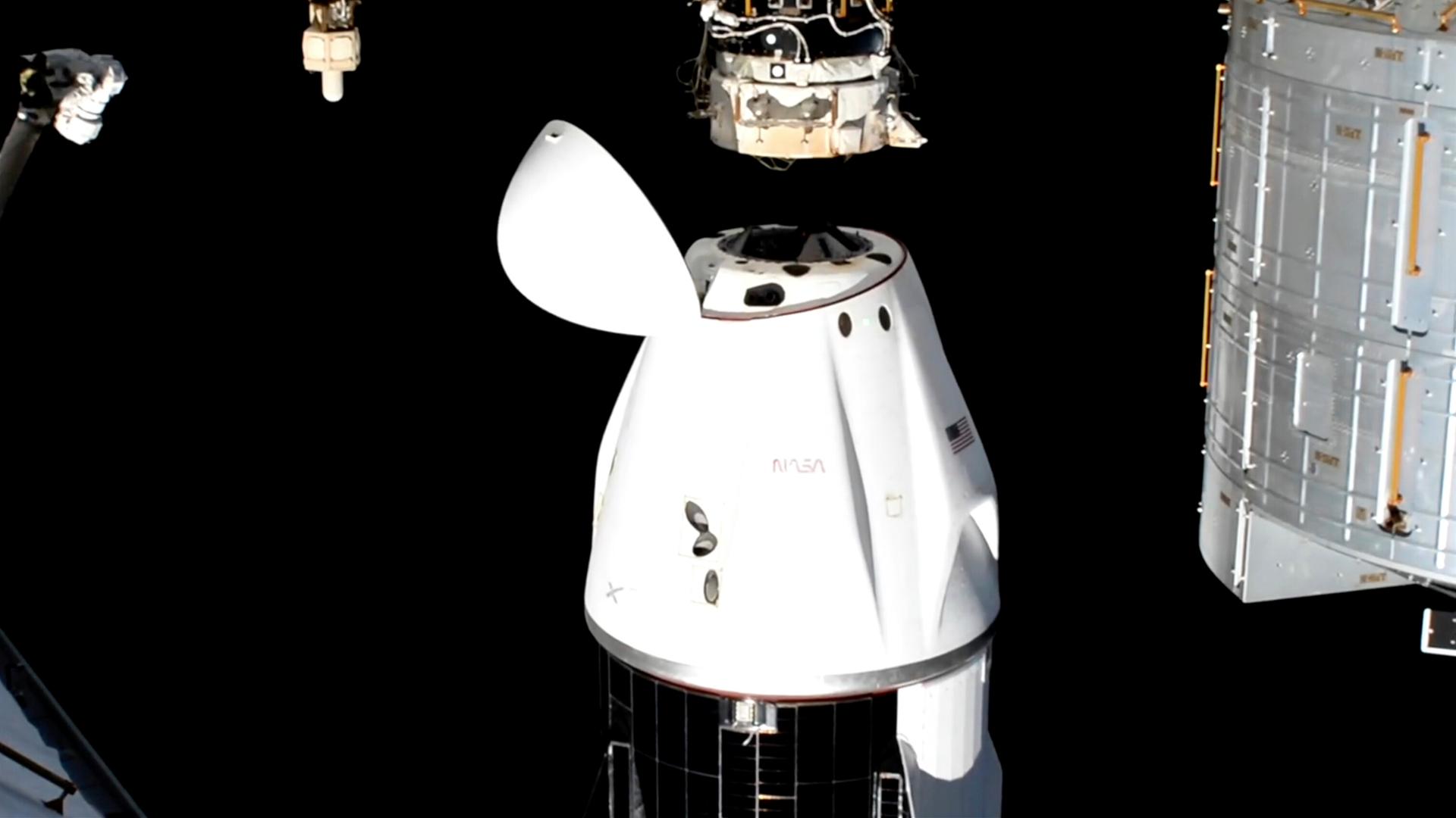 Das Bild zeigt den Moment, als die Raumkapsel von der ISS abdockt. Das Bild zeigt den Moment, als die Raumkapsel von der ISS abdockt.