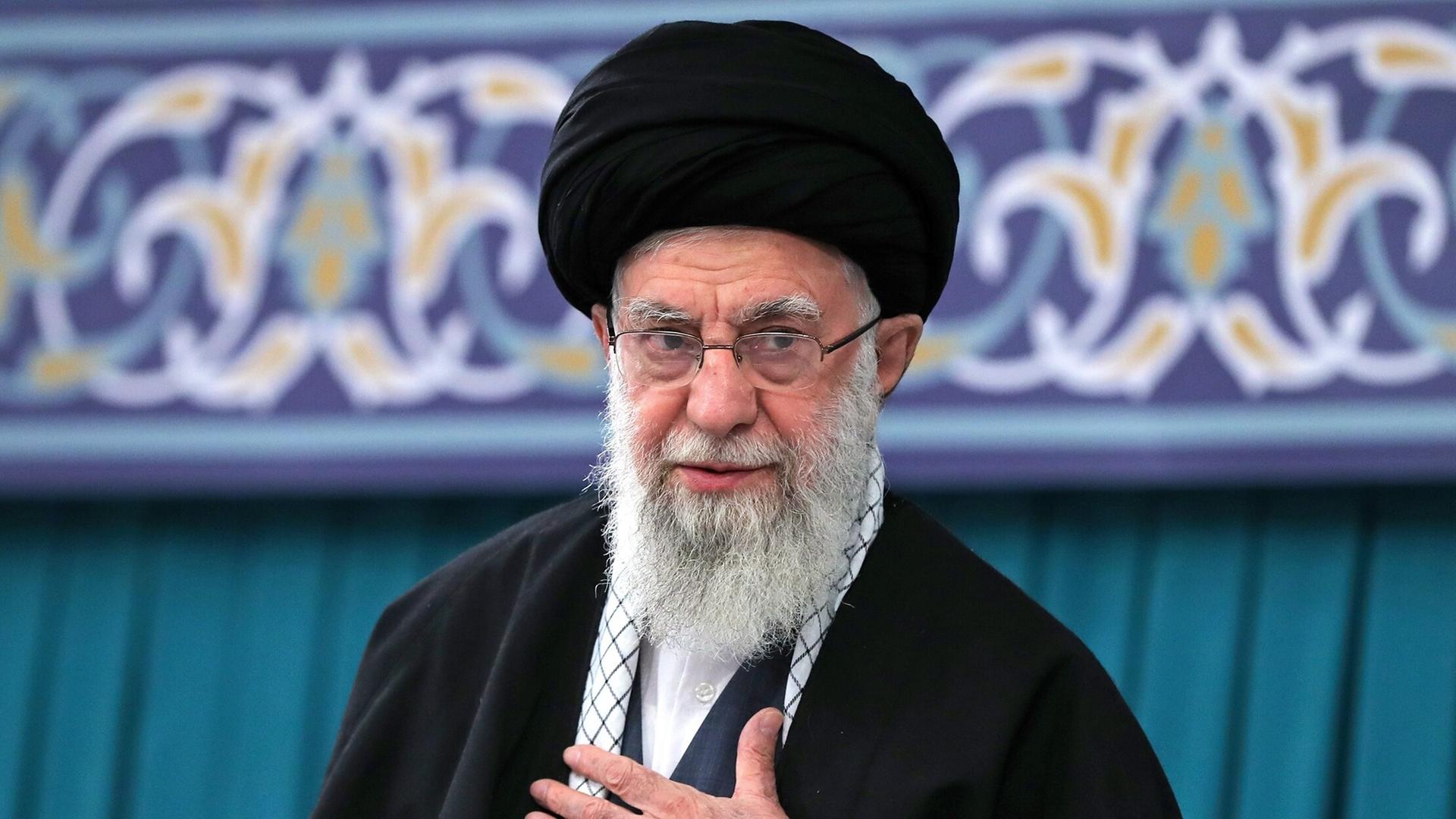 Ali Chamenei ist das politische und religiöse Oberhaupt des mehrheitlich schiitischen Iran. 