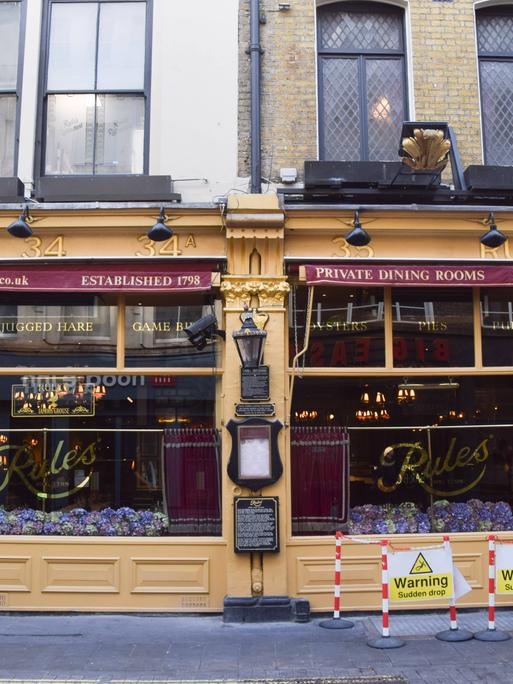 Außenansicht des Restaurants „Rules“ in der Maiden Lane in Covent Garden.