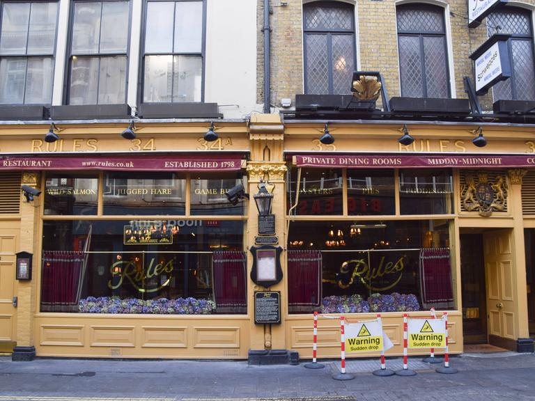 Außenansicht des Restaurants „Rules“ in der Maiden Lane in Covent Garden.