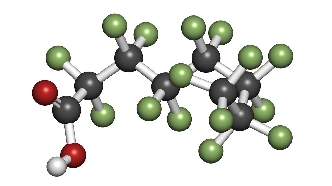 Molekül-Modell von Polyfluoroktansäure (PFOA). Bei den perfluorierten Kohlenwasserstoffe handelt es sich um organische Verbindungen, bei denen alle Wasserstoffatome am Kohlenstoffgerüst durch Fluoratome (grün) ersetzt sind.