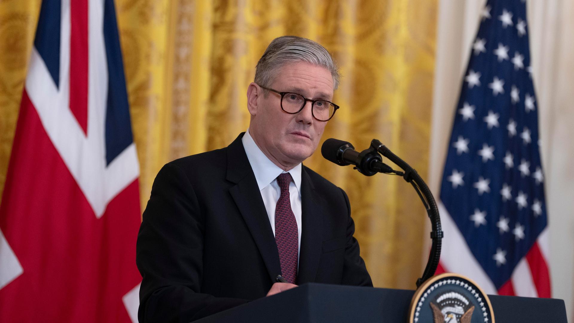 Der britische Premierminister Keir Starmer bei einer Pressekonferenz im East Room des Weißen Hauses in Washington, DC, am Donnerstag, 27. Februar 2025