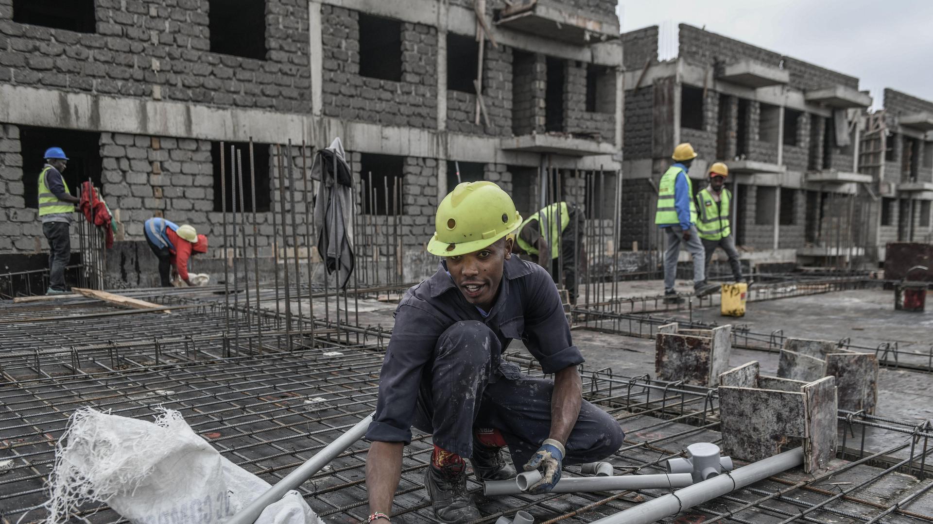 Das Foto zeigt Bauarbeiter auf einer Baustelle in dem afrikanischen Land Kenia. Gerald Anderson / Anadolu Das Foto zeigt Bauarbeiter auf einer Baustelle in dem afrikanischen Land Kenia. Gerald Anderson / Anadolu