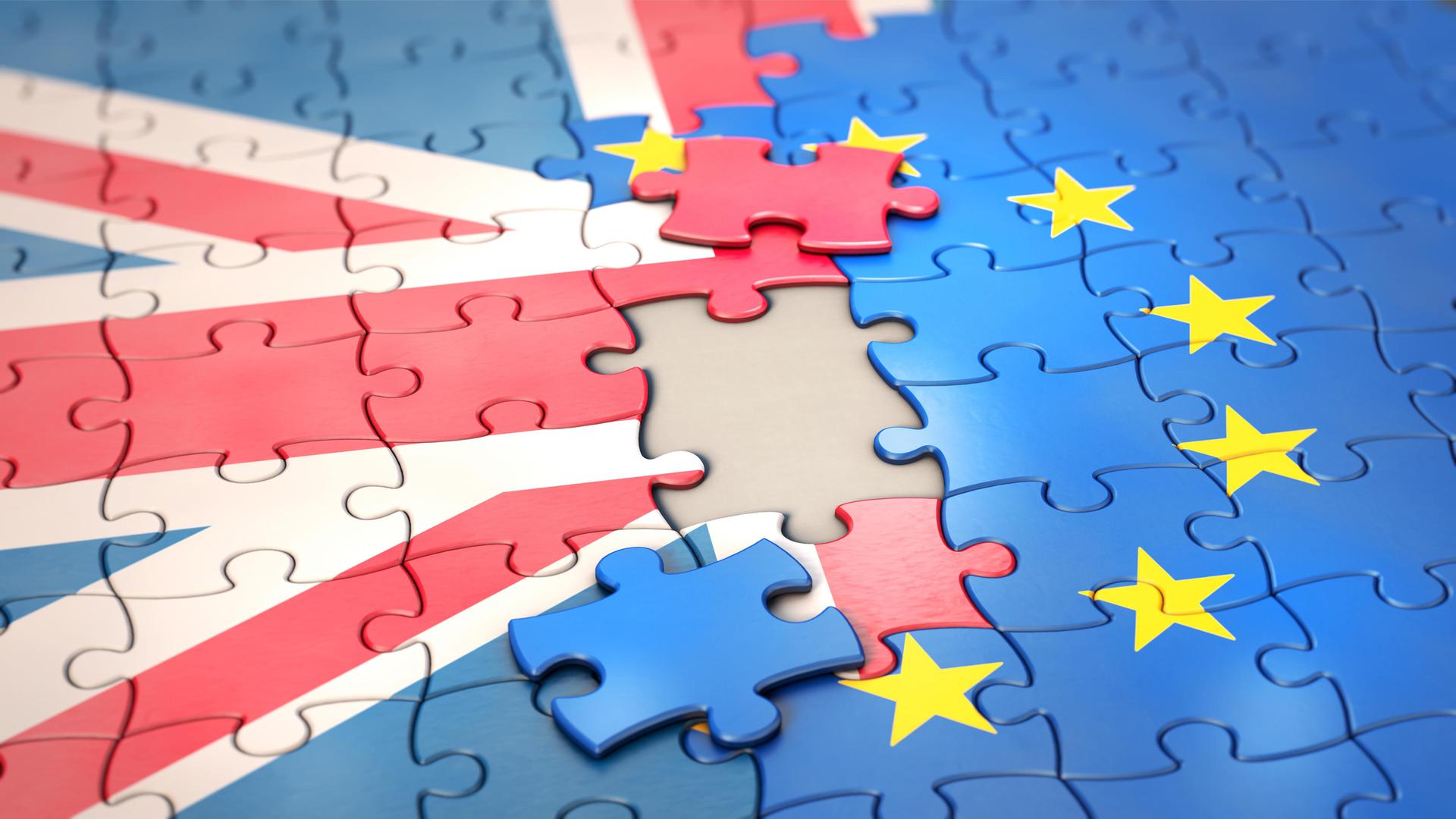 Symbolbild um Thema Großbritannien und der EU, ein Puzzlespiel zeigt die beiden Flaggen, zwei Teile fehlen in der Mitte. Symbolbild um Thema Großbritannien und der EU, ein Puzzlespiel zeigt die beiden Flaggen, zwei Teile fehlen in der Mitte.