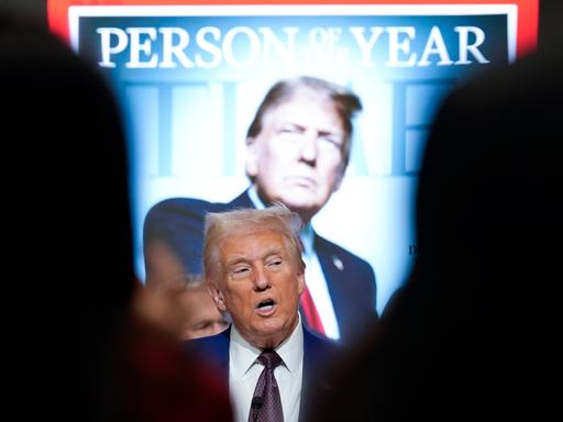 Der designierte Präsident Donald Trump spricht während einer Veranstaltung des Time Magazine zur Person des Jahres an der New Yorker Börse am 12. Dezember 2024 in New York. 