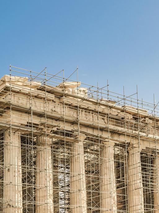 Das Parthenon in Athen ist eingerüstet.
