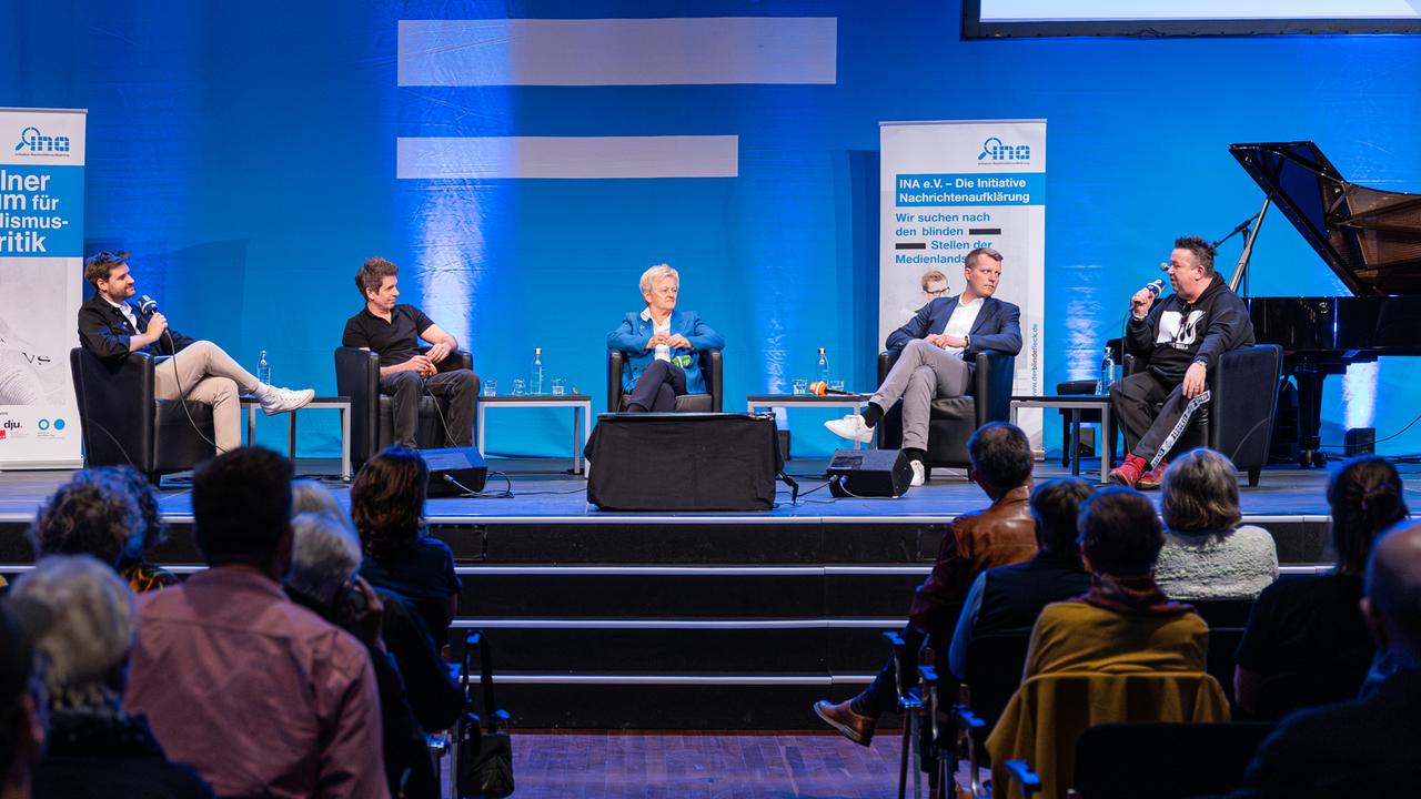 Eine Podiumsdiskussion beim Kölner Forum für Journalismuskritik 2025. Eine Podiumsdiskussion beim Kölner Forum für Journalismuskritik 2025.