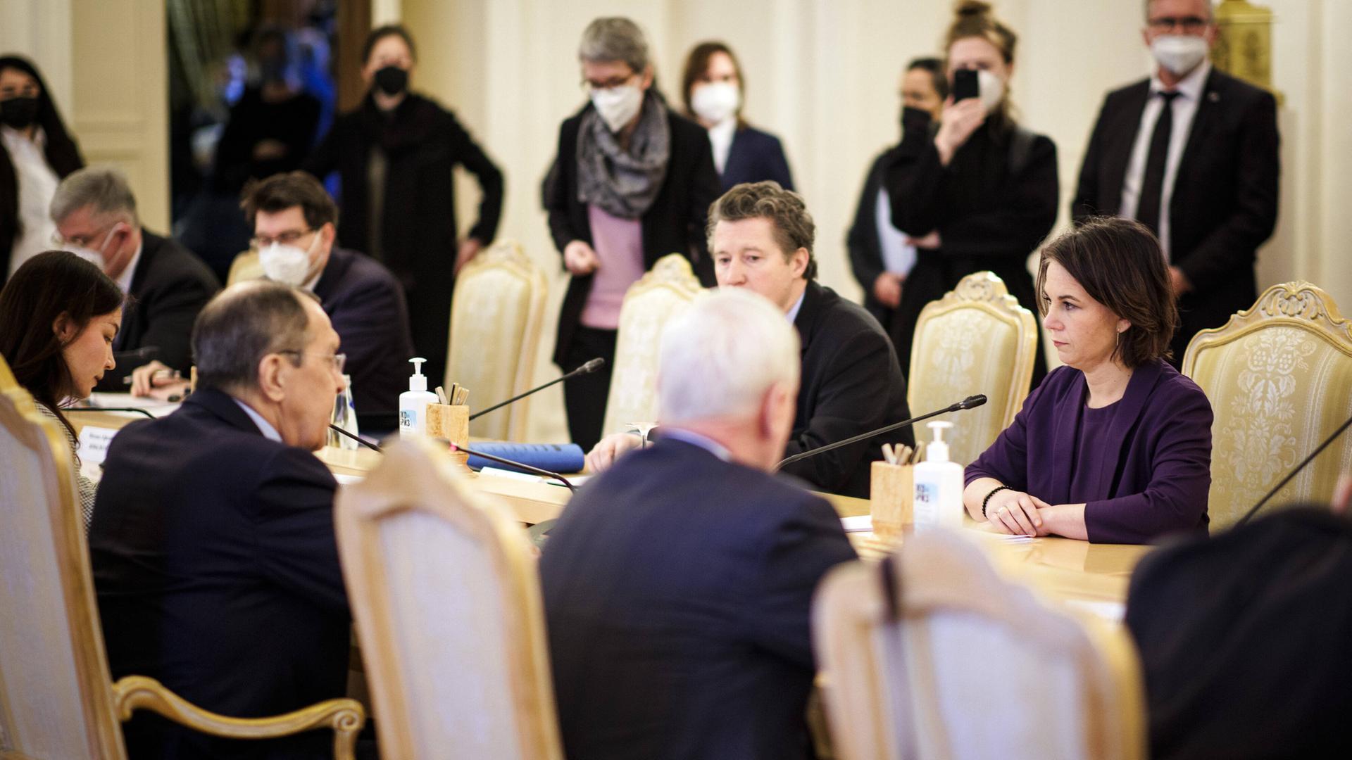 Annalena Baerbock, Bundesaußenministerin, trifft Sergej Wiktorowitsch Lawrow, Minister für Auswaertige Angelegenheiten der Russischen Foederation