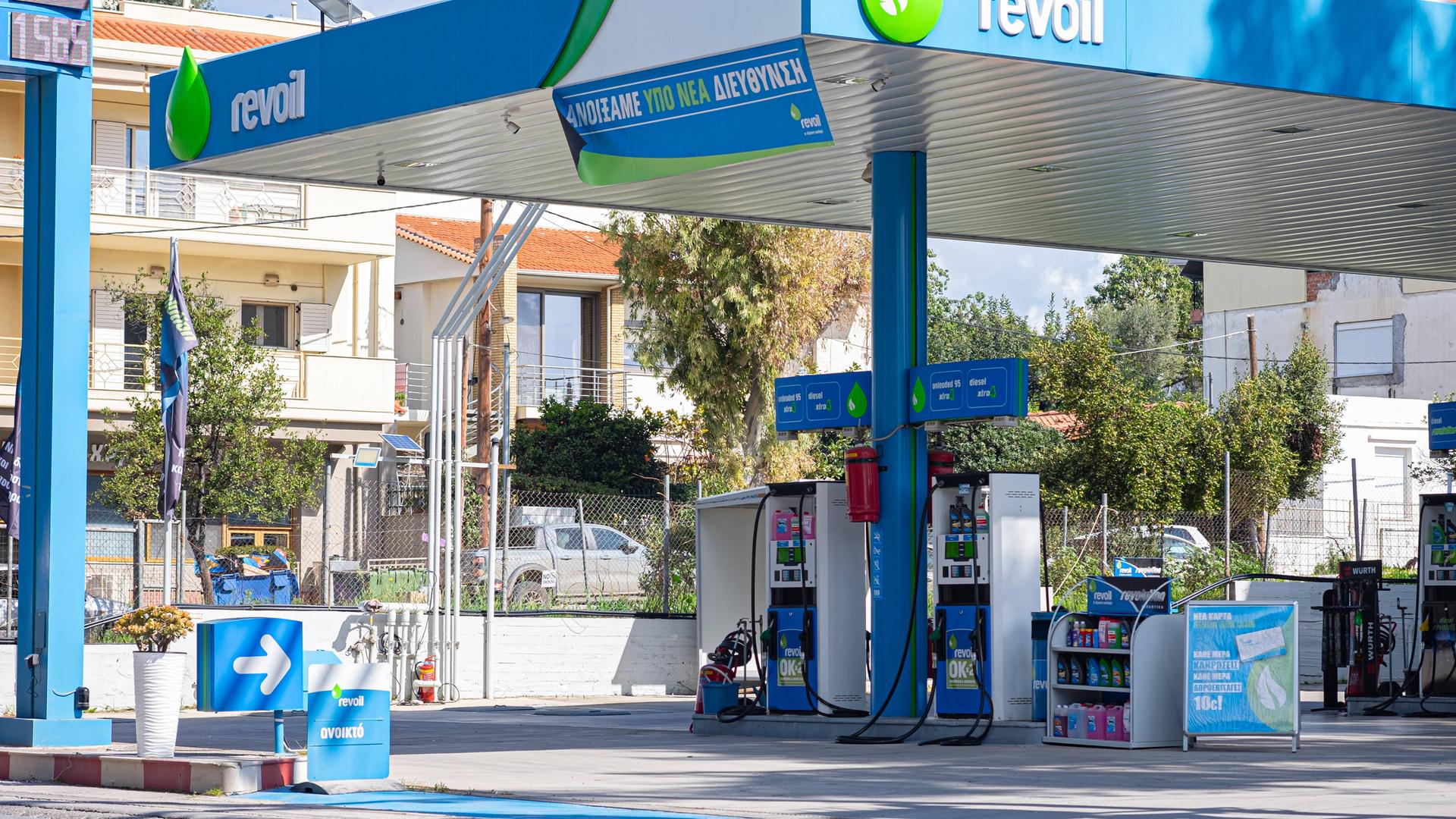 Eine Tankstelle in Nea Artaki, Griechenland
