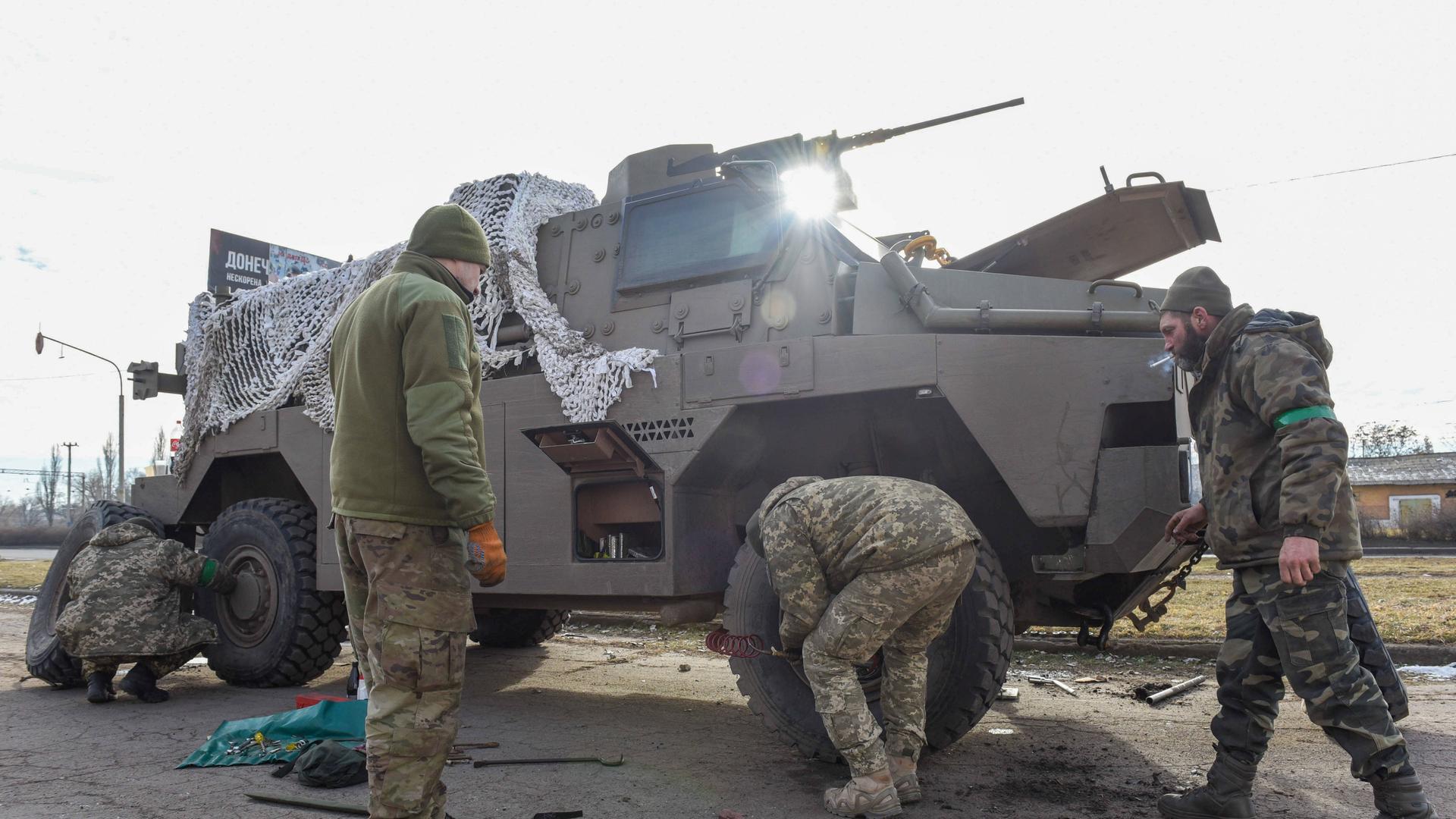 An den vergangenen Tagen ist es ein wenig ruhiger geworden an der Kriegsfront. Angeblich wollen die Russen Kampfflugzeuge und Kampfhubschauber dort zusammenziehen, um die festgefahrene Situation aufzulösen. An den vergangenen Tagen ist es ein wenig ruhiger geworden an der Kriegsfront. Angeblich wollen die Russen Kampfflugzeuge und Kampfhubschauber dort zusammenziehen, um die festgefahrene Situation aufzulösen.