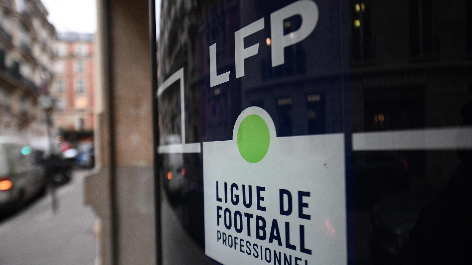 Paris: Das Logo der französischen Fußball-Profiliga (LFP) an ihrem Hauptsitz