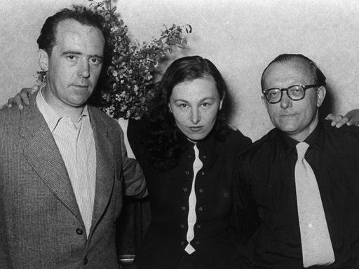 Heinrich Böll, Ilse Aichinger und Günter Eich 1952 während der Tagung der Gruppe 47 (v.l.).