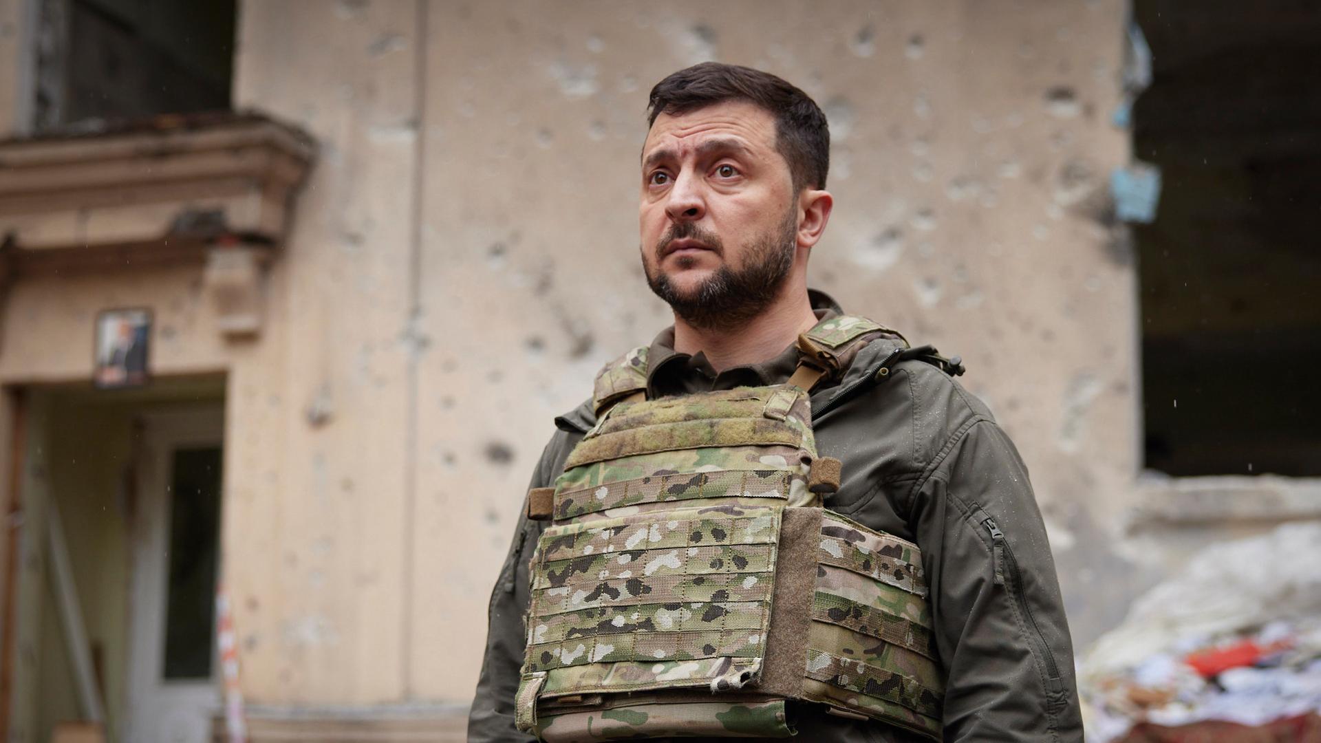Wolodymyr Selenskyj besucht die vom Krieg betroffene Region Charkiw Wolodymyr Selenskyj besucht die vom Krieg betroffene Region Charkiw