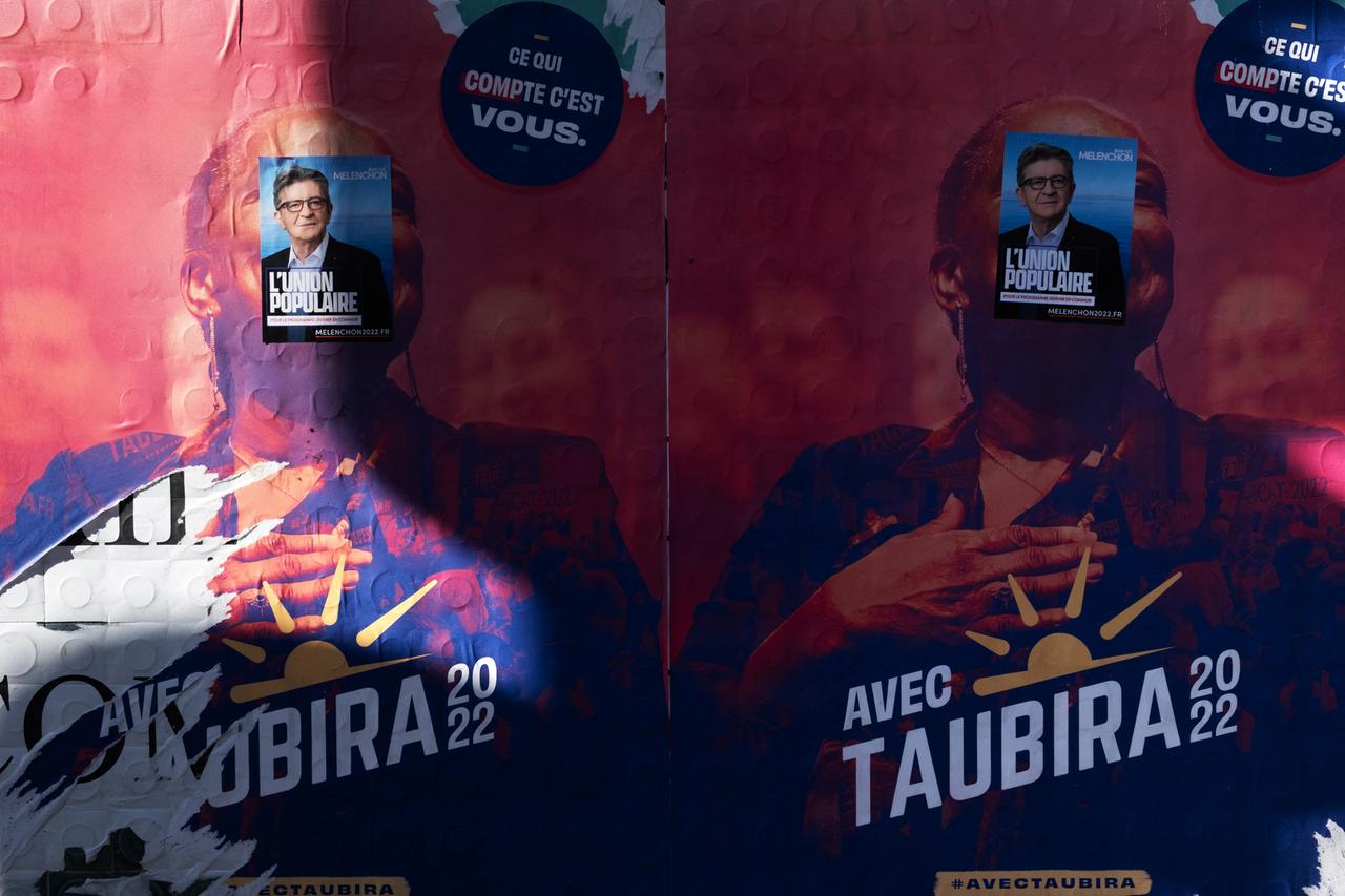 Das Gesicht von Christiane Taubira wurde auf Wahlkampfplakaten von Stickern des Kandidaten Jean-Luc Melenchon überklebt.