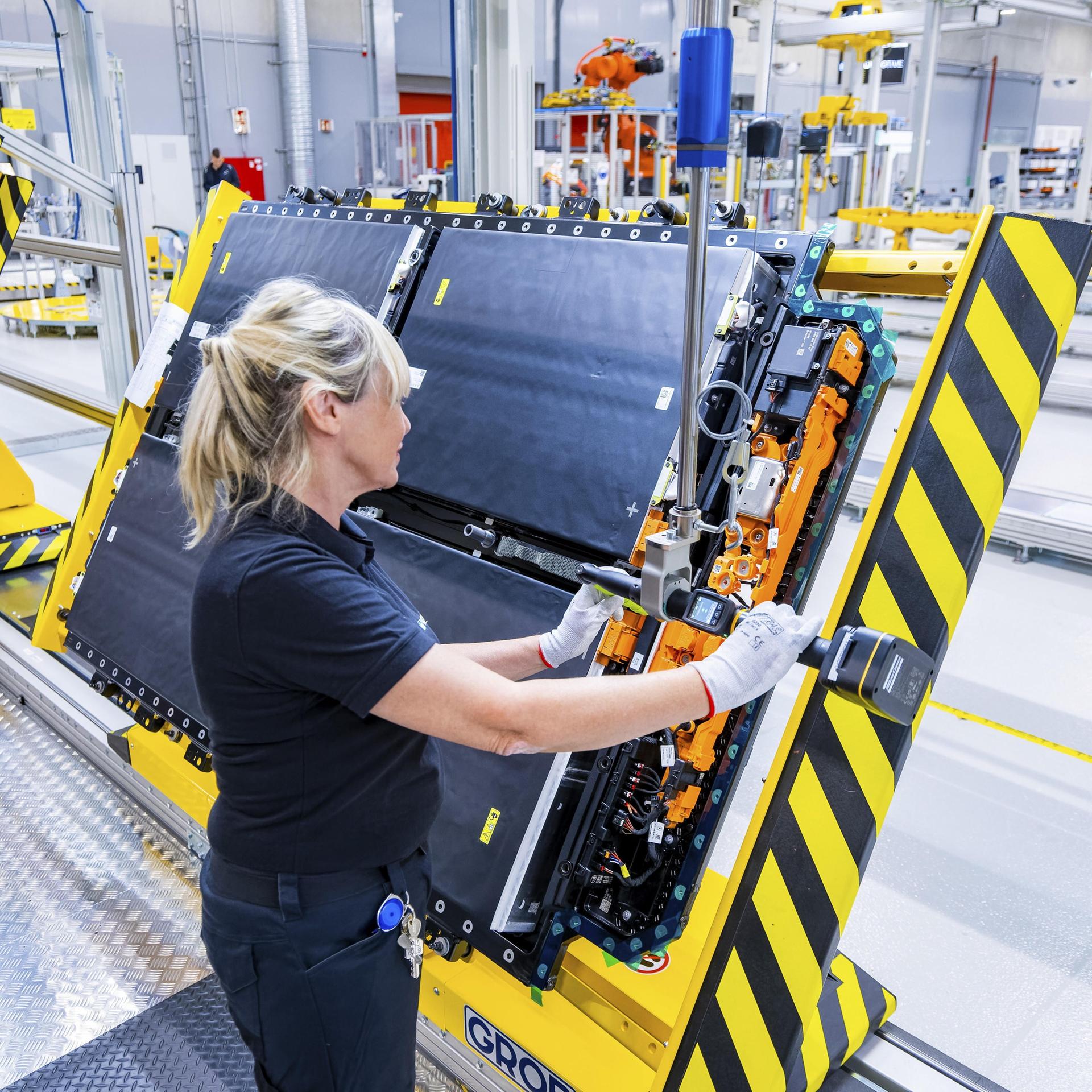 Batterien für E-Autos - Dreckige Bausteine für eine saubere Zukunft