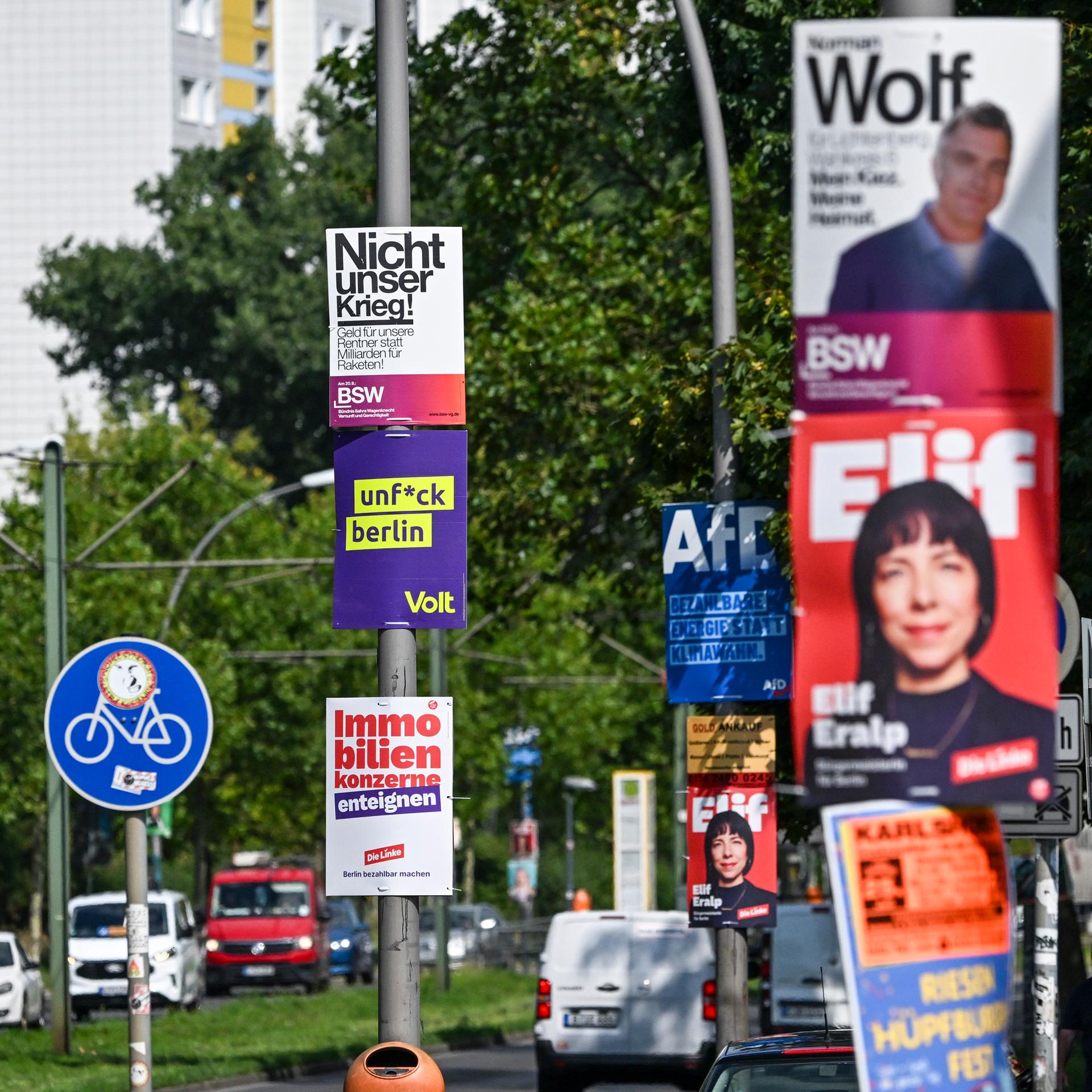 Verschiedene Wahlplakate für die Berliner Abgeordnetenhauswahl am 20. September 2026.