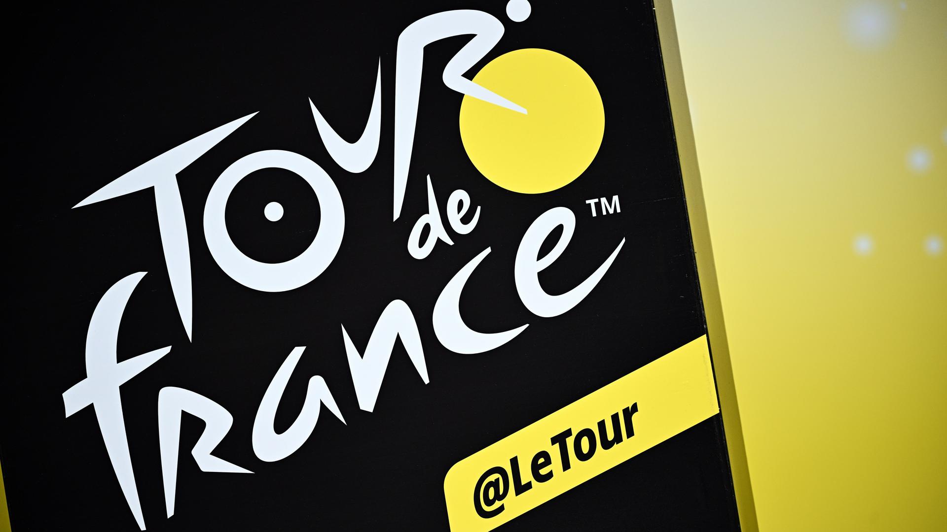 Das Foto zeigt das Logo von der Tour de France