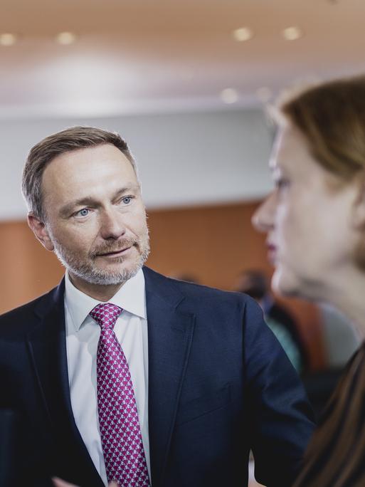 Familienministerin Lisa Paus und Finanzminister Christian Lindner während eines Kabinett-Treffens in Berlin.
