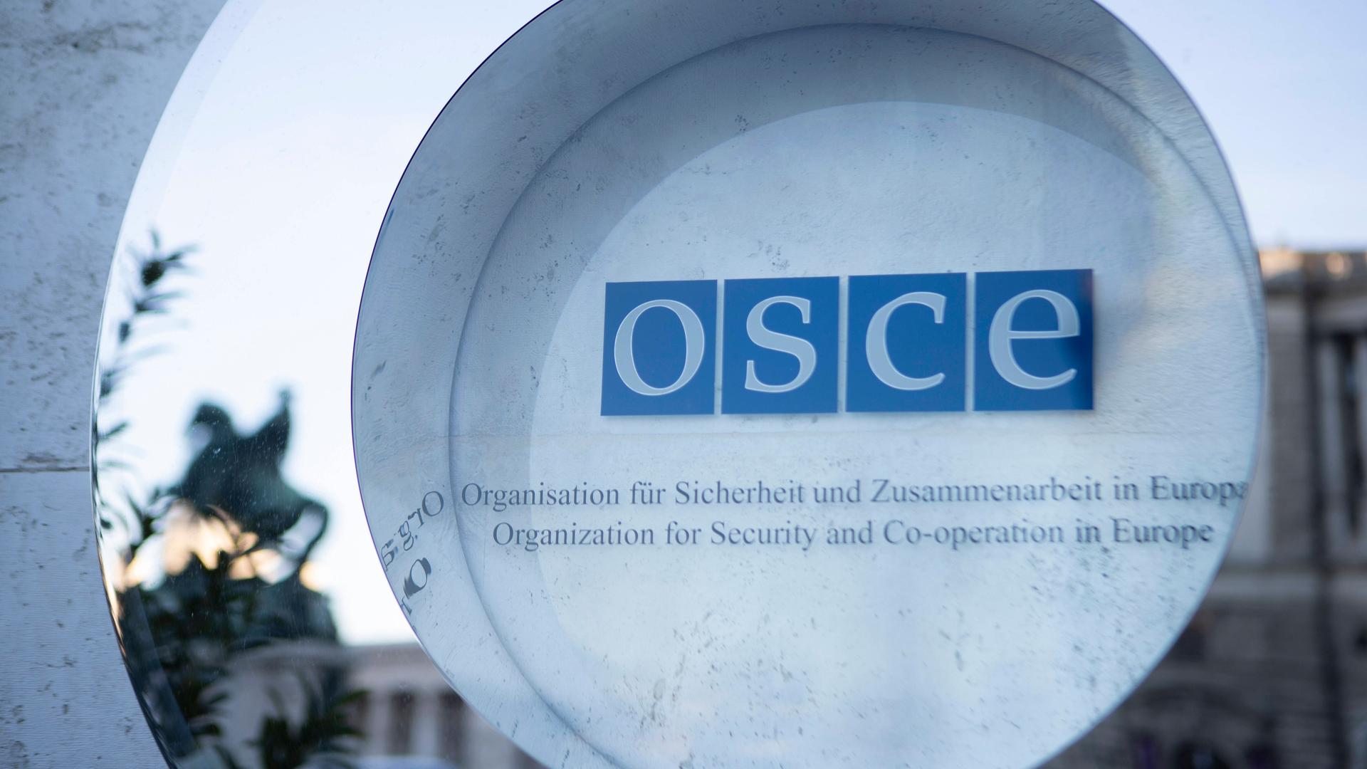 Zu sehen ist das Logo der OSZE in Wien.