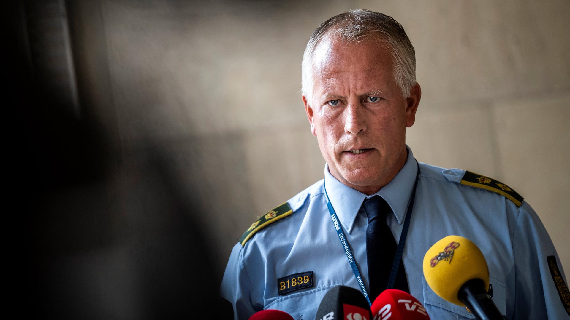 Der leitende Ermittler Sören Thomassen auf einer Pressekonferenz nach den tödlichen Schüssen in einem Einkaufszentrum Anfang Juli 2022 in Kopenhagen Der leitende Ermittler Sören Thomassen auf einer Pressekonferenz nach den tödlichen Schüssen in einem Einkaufszentrum Anfang Juli 2022 in Kopenhagen