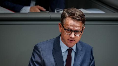 Carsten Linnemann (CDU), Bundesminister für Gesundheit, spricht bei der Sitzung des Bundestags. Thema der Sitzung ist die Reform der Notfallversorgung.