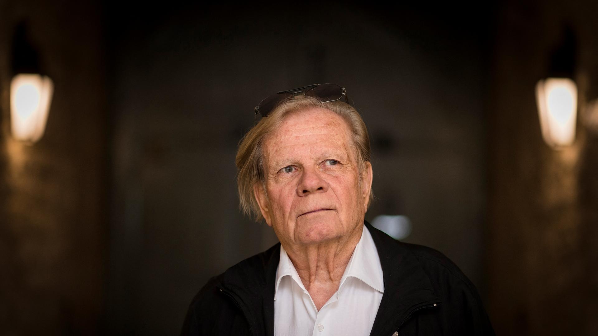 Der Schweizer Künstler Peter Stämpfli, hier bei einem Besuch in seiner Pariser Galerie im Jahr 2018.