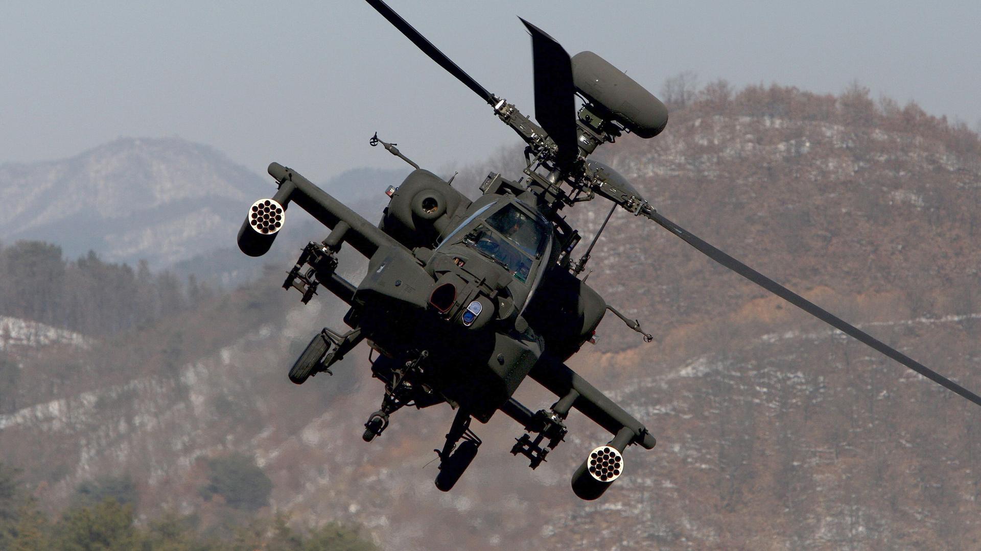 Ein US-Kampfhubschrauber vom Typ Apache AH-64 Ein US-Kampfhubschrauber vom Typ Apache AH-64