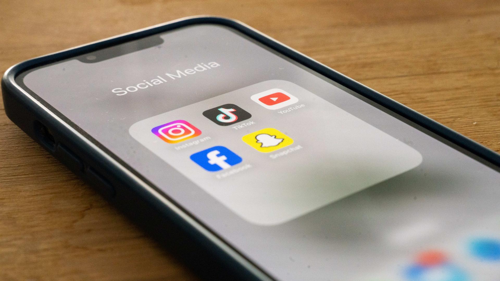 Sozialen Medien auf einem Handy-Bildschirm Sozialen Medien auf einem Handy-Bildschirm