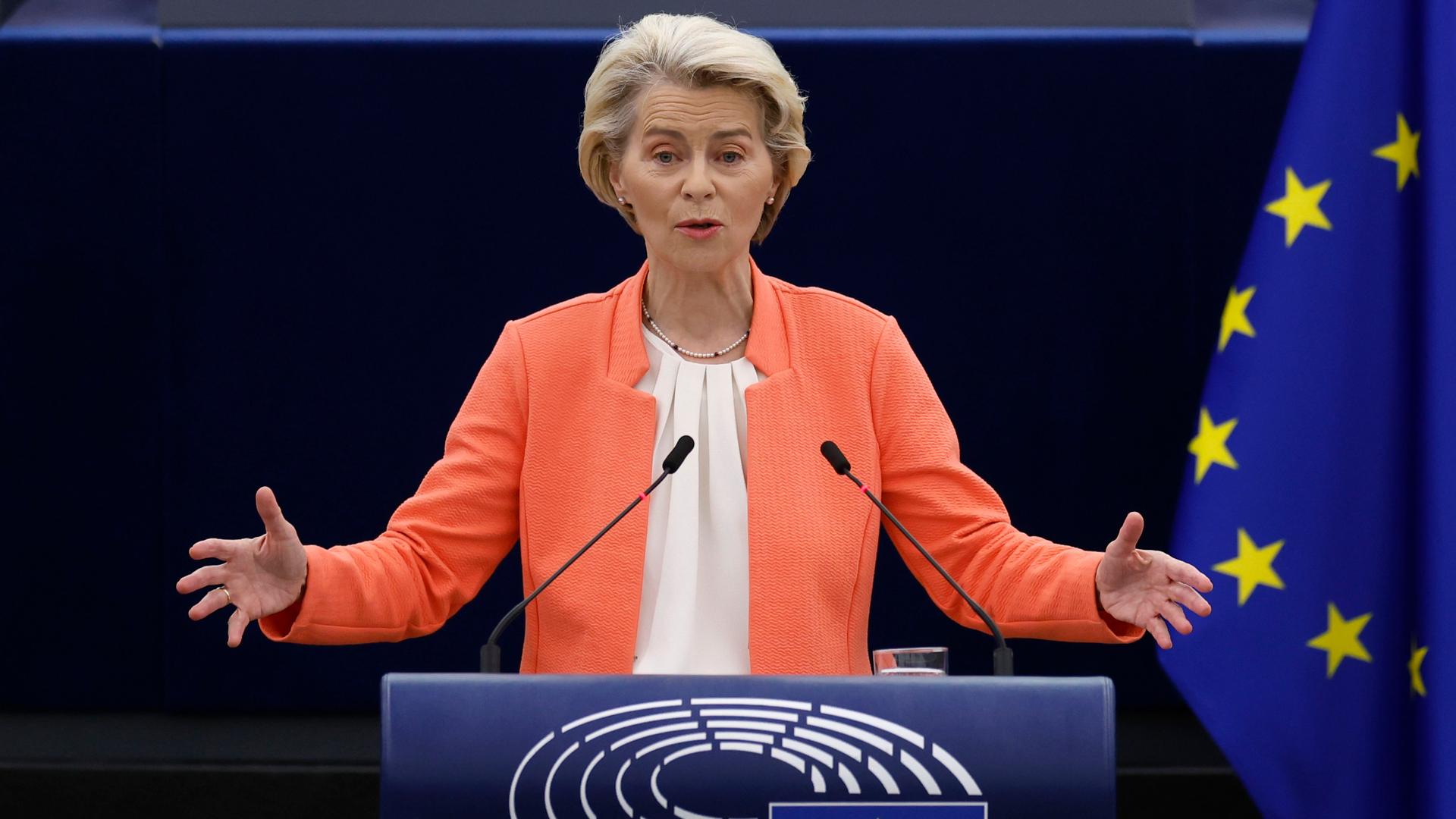 Frankreich, Straßburg: Ursula von der Leyen, Präsidentin der Europäischen Kommission, hält im Europäischen Parlament eine Rede über den Stand der Europäischen Union und ihre Pläne und Strategien für die Zukunft. 