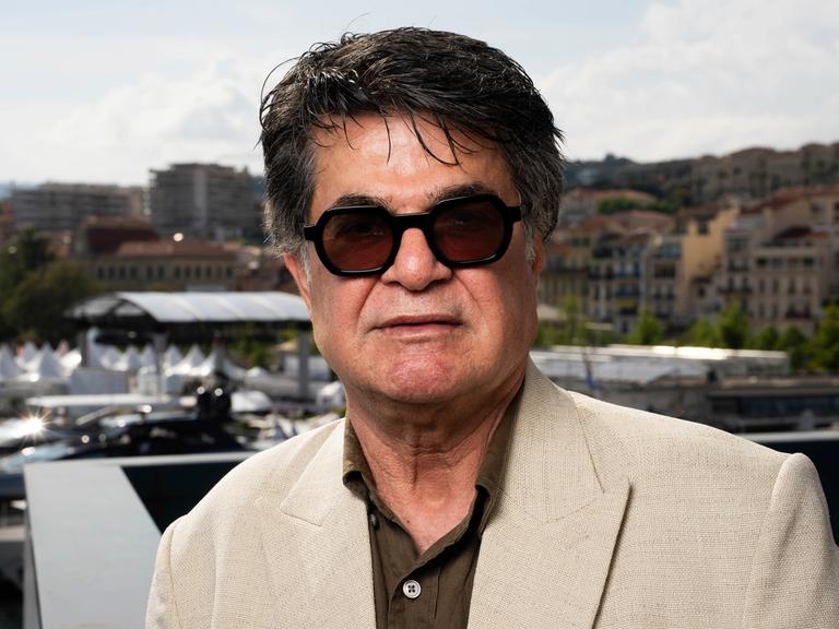 Der iranische Regisseur Jafar Panahi stellt in beim 78. Internationalen Filmfestival in Cannes sein Werk "It Was Just an Accident" vor