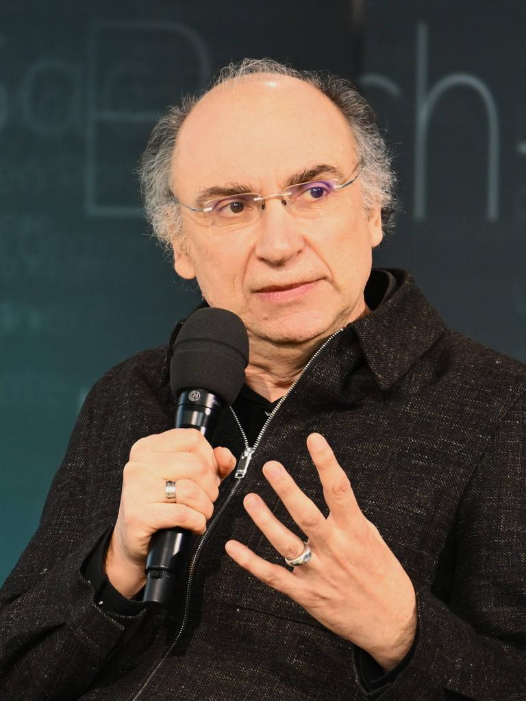 Der Autor Dimitre Dinev im Gespräch auf der Leipziger Buchmesse. Dort stellte er sein Buch "Zeit der Mutigen" vor 