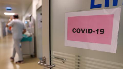 Der Eingang zur Covid-19-Intensivstation der Leipziger Uniklinik. 