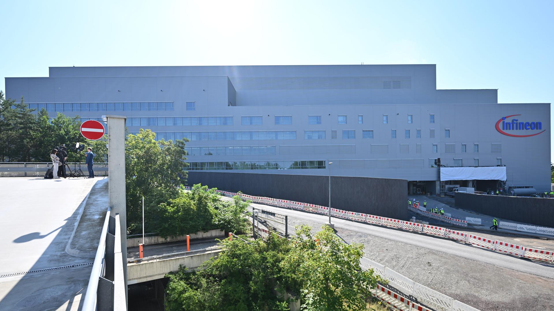 Dresden: Blick auf die Infineon Smart Power Fab. Dresden: Blick auf die Infineon Smart Power Fab.