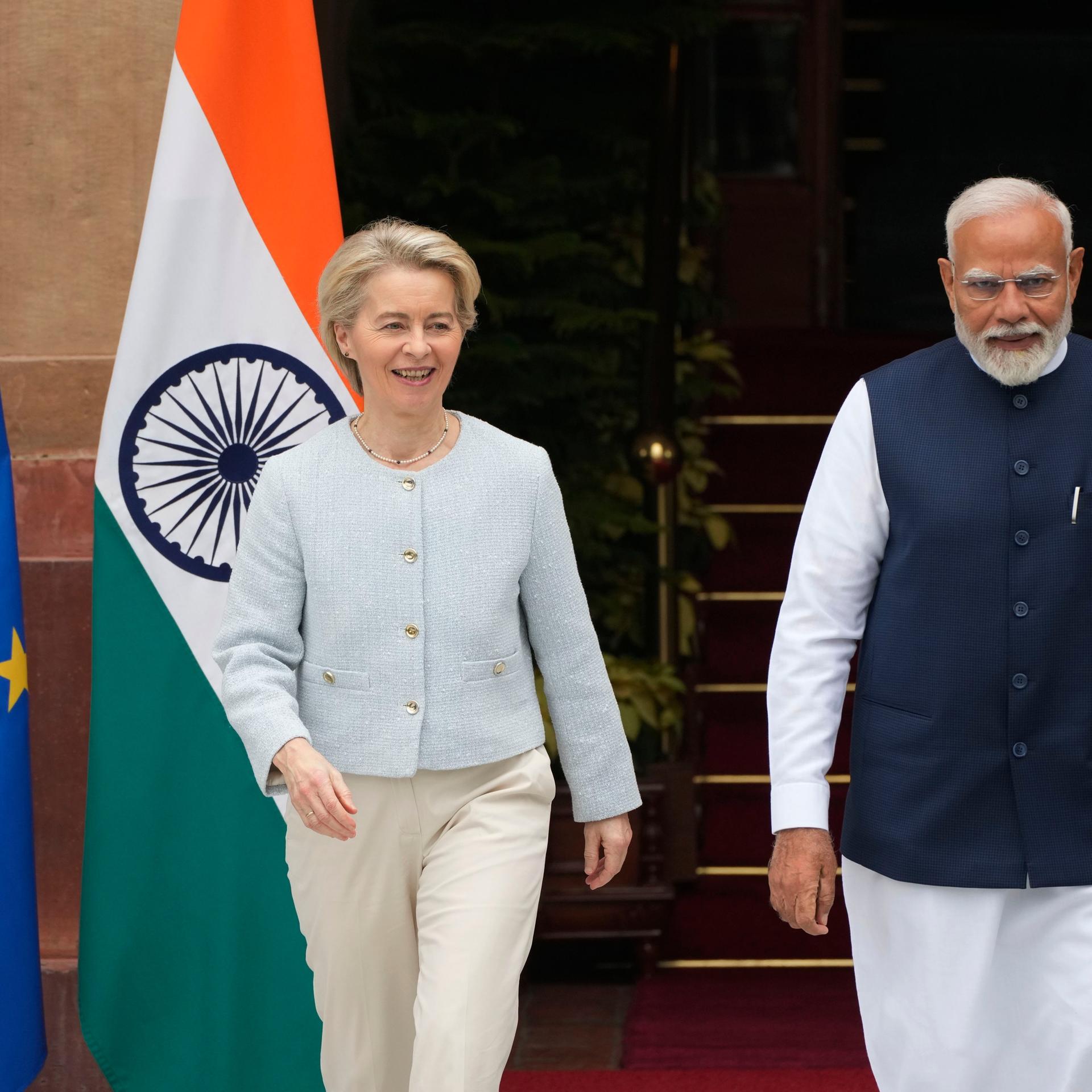 Neu Delhi: Der indische Premierminister Narendra Modi spricht mit der Präsidentin der Europäischen Kommission Ursula von der Leyen vor ihrem Treffen auf Delegationsebene.