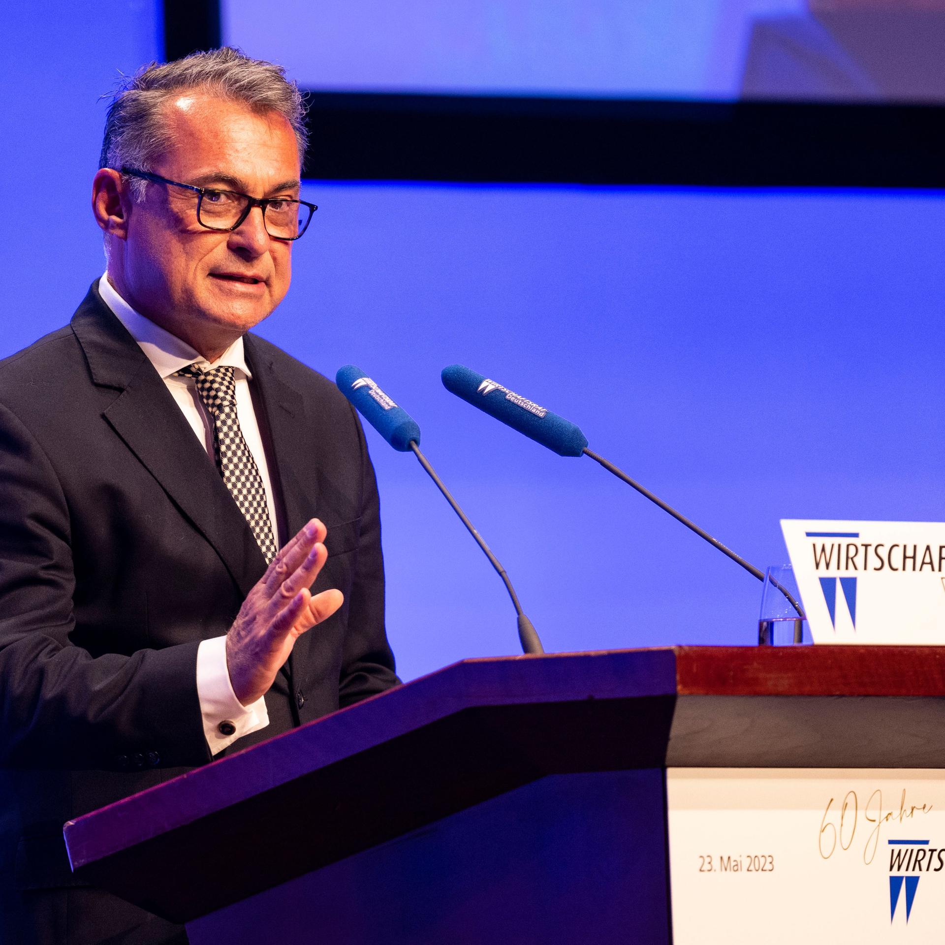 Joachim Nagel, Präsident der Deutschen Bundesbank, spricht am Rednerpult. 