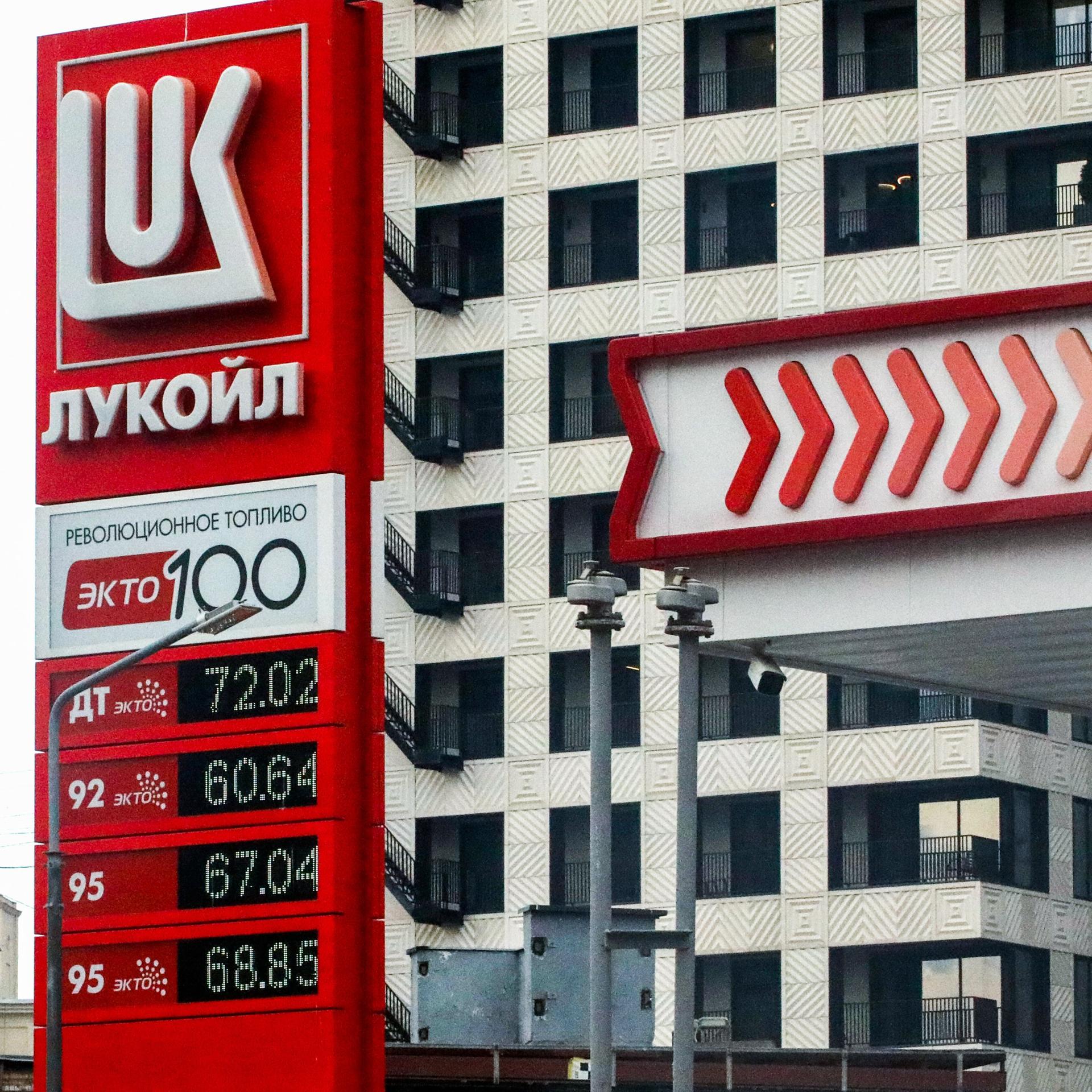 Tankstelle des russischen Ölkonzerns Lukoil in Moskau