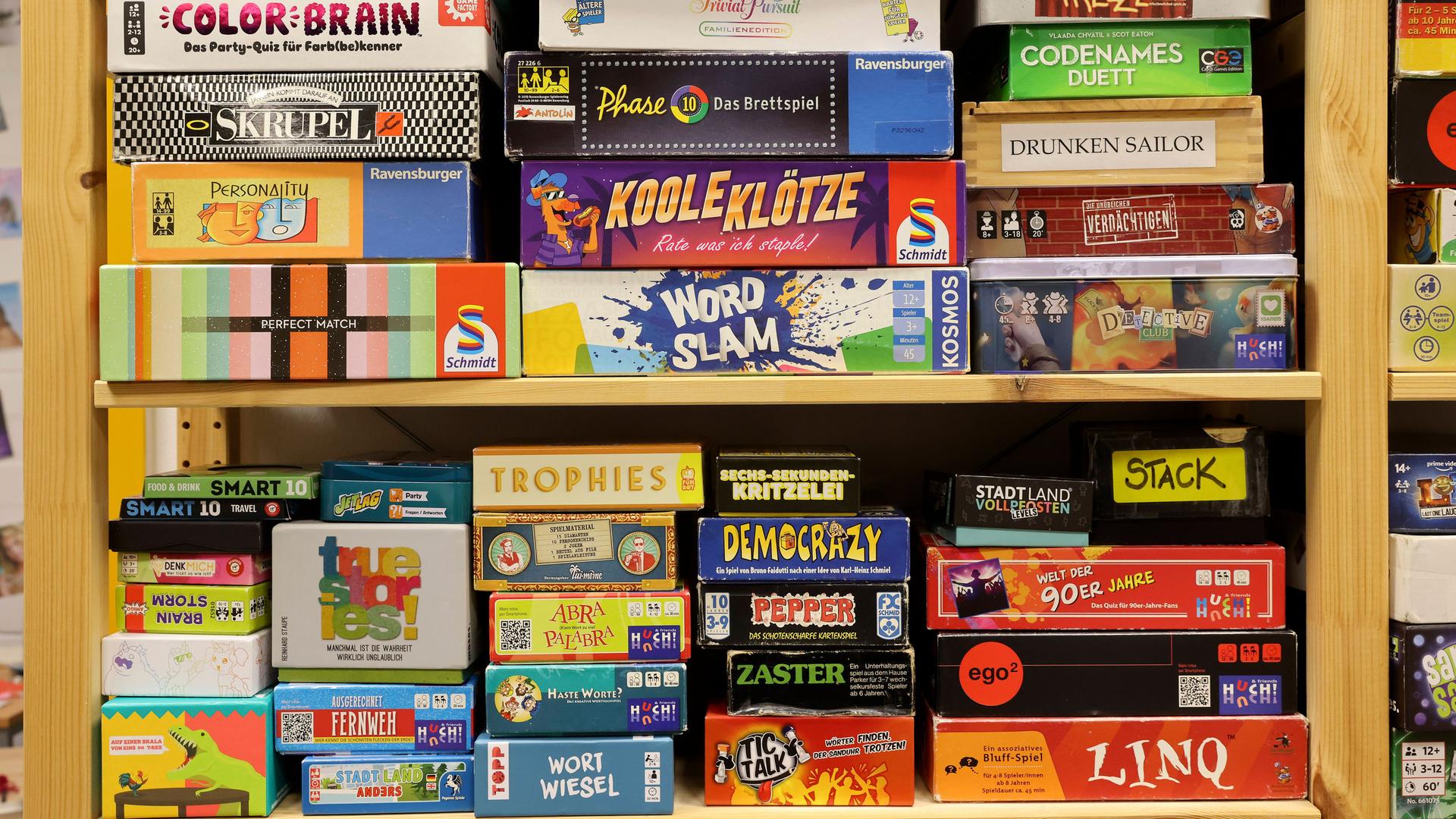 Brettspiele in einem Regal Brettspiele in einem Regal